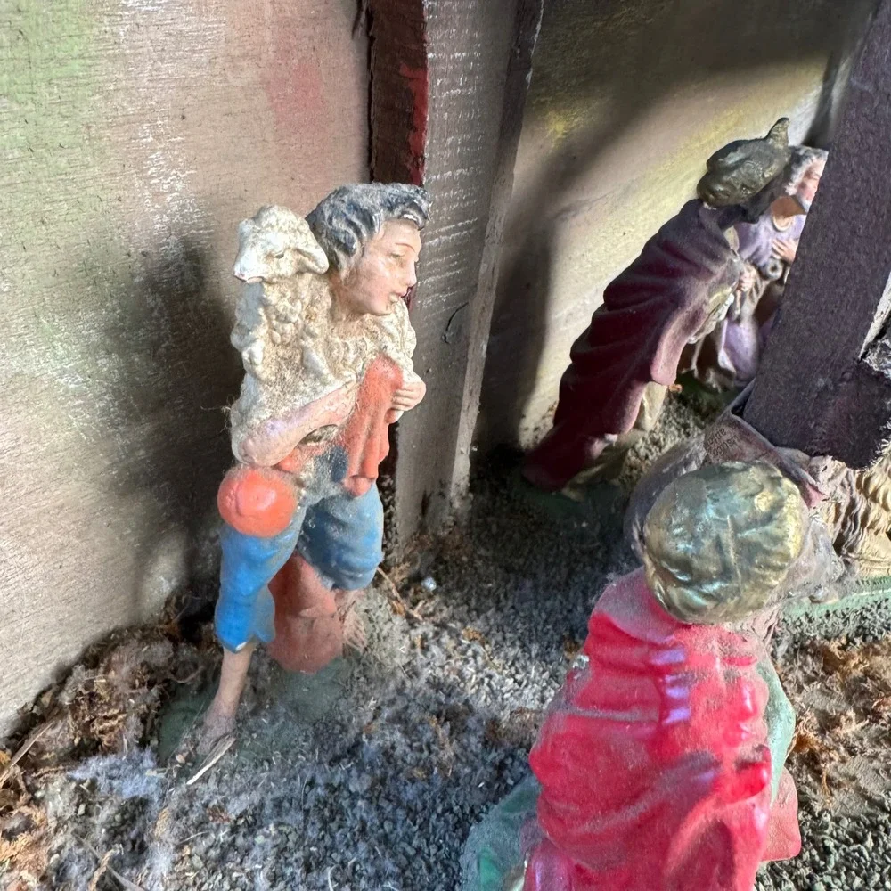 Vintage Italian Wood Nativity Scene Creche Stable w Fixed Hand Painted Figurines